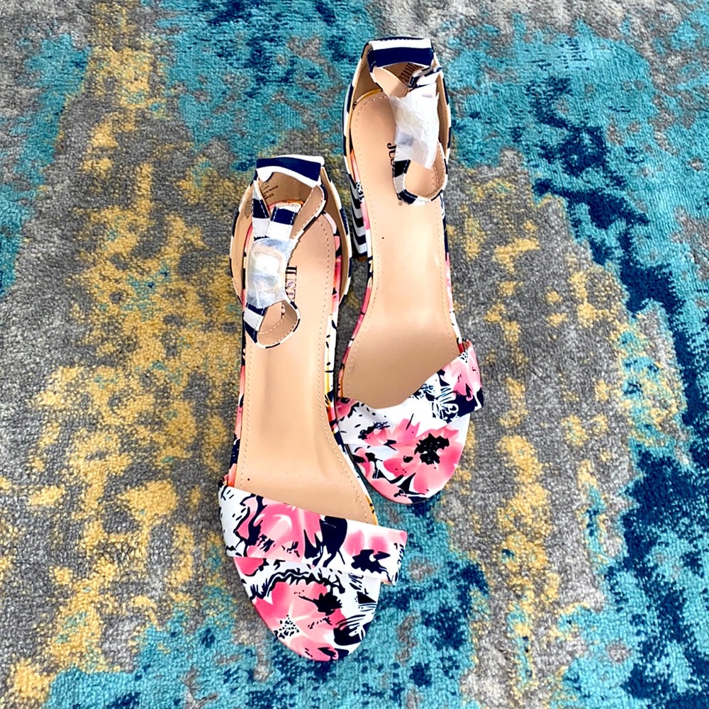 EUC Lena Just Fab Striped Floral Flower High Hells Size 12 US Blue, White & Pink